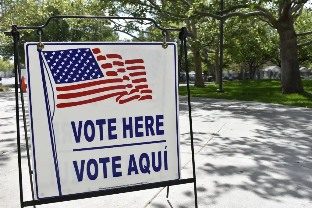 Voter registration sign in Nevada for newly naturalized U.S. citizens during 2024 election.