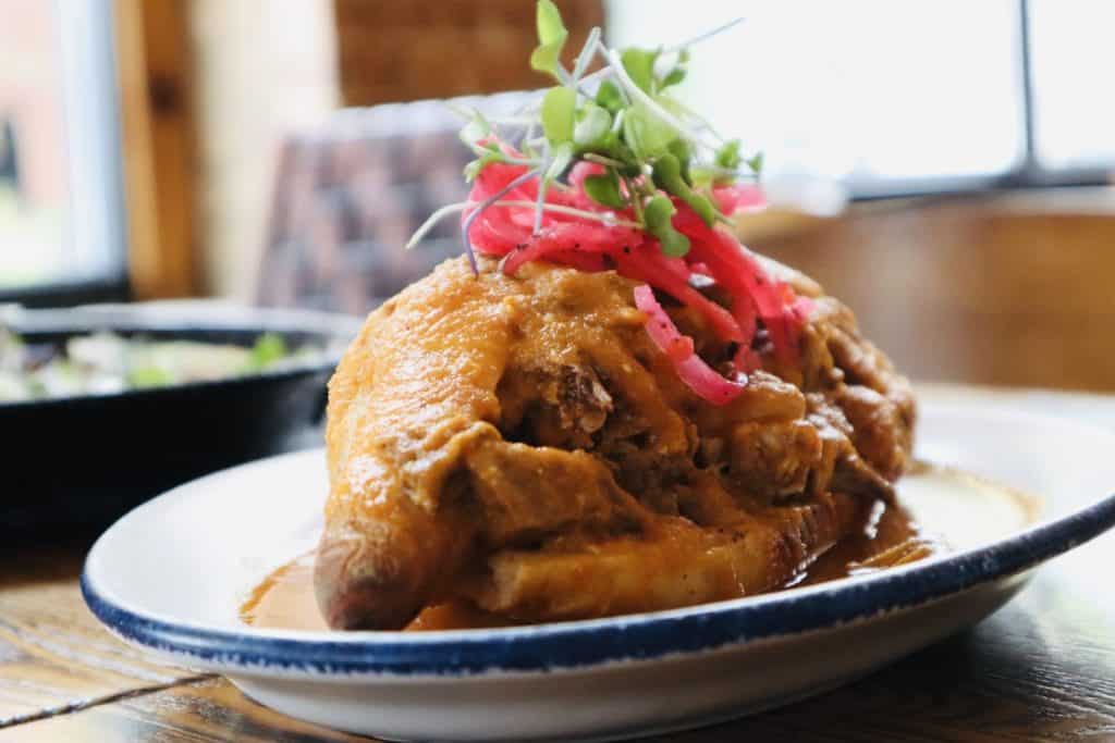 Sazón de Illinois: La Luna - Traditional Latin American dish with flavorful meat and fresh garnishes.