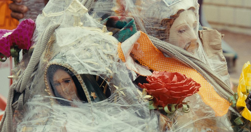 virgen statue